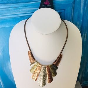 💰3/$15 Paparazzi Silver Necklace M31